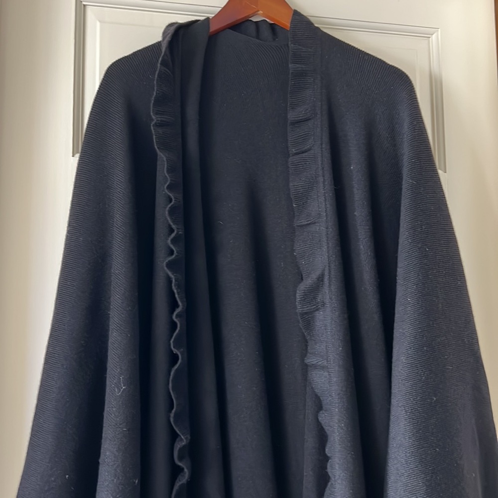 Cashmere Ruffled Edge Cape Size Small Cashmere - Picture 2 of 4